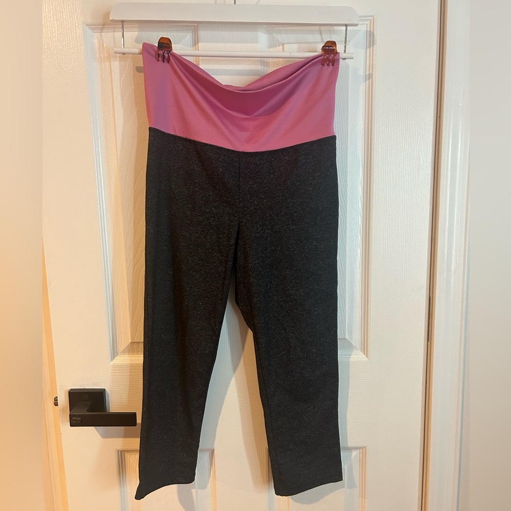 Forever 21 Gray Calf Length Leggings with Pink Waist Band, Size Small